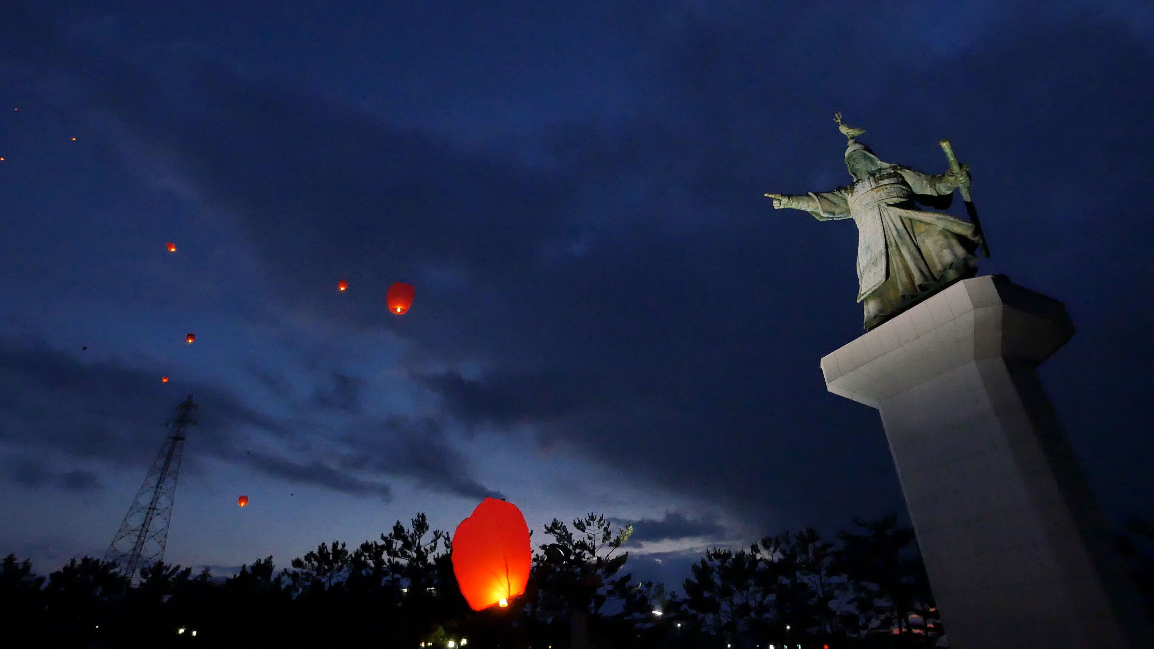 Roaring Currents: The Road of the Admiral Backdrop