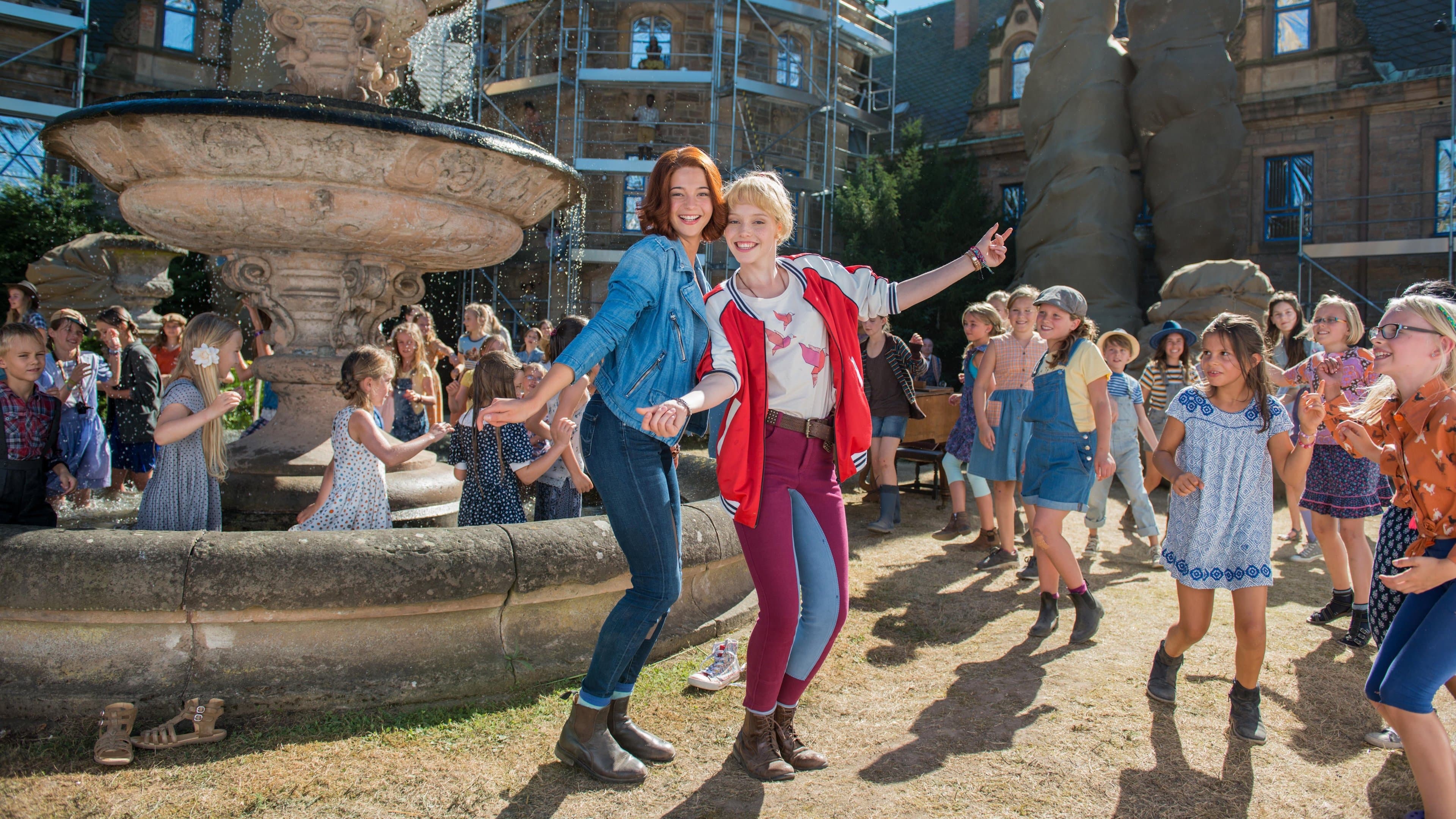 Bibi & Tina: Perfect Pandemonium Backdrop