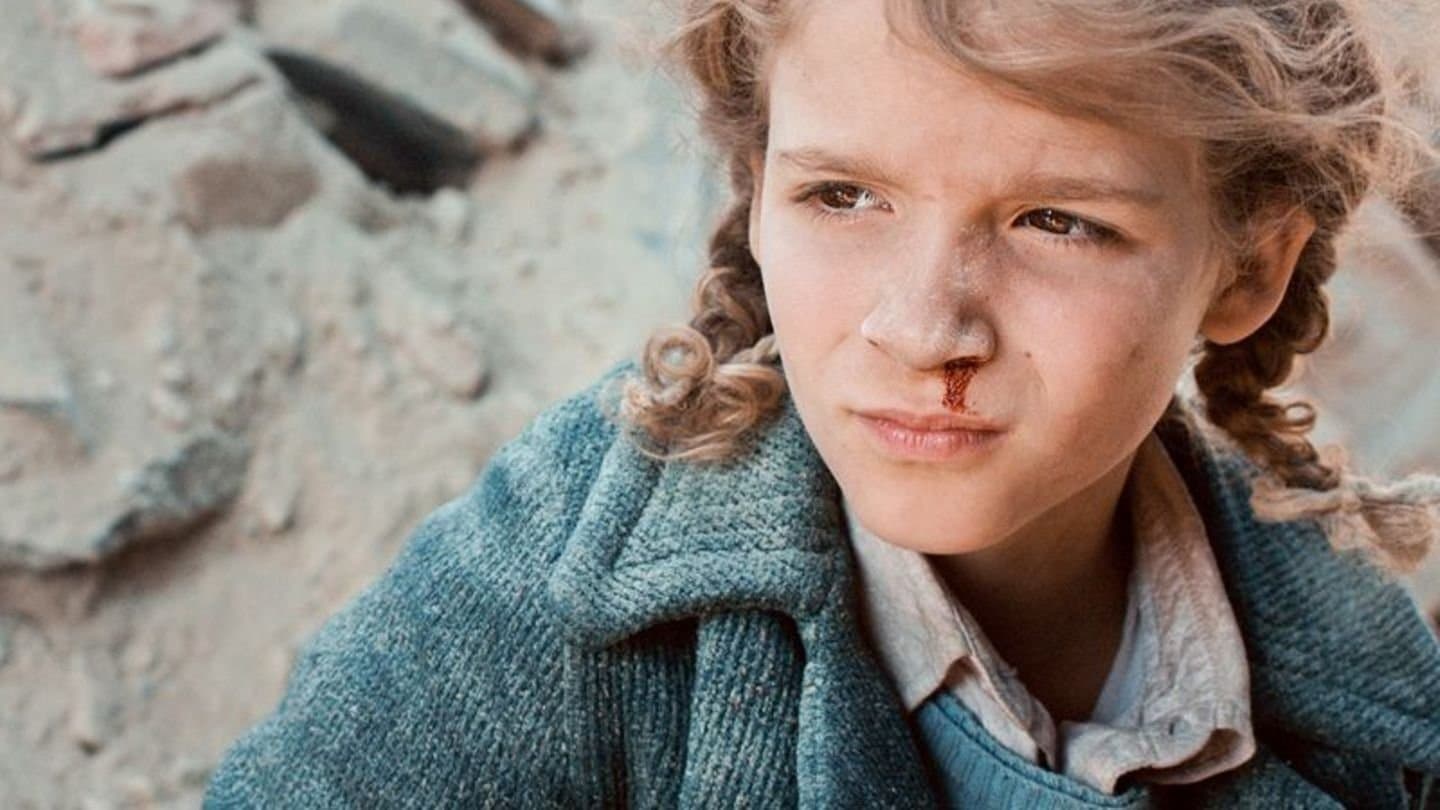 Maikäfer flieg Backdrop